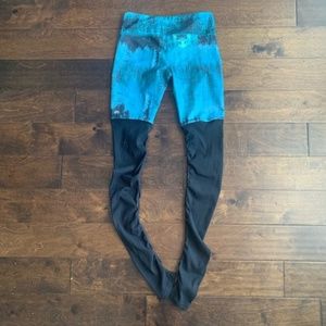 ALO Yoga Goddess Leggings in Teal Desert Medium